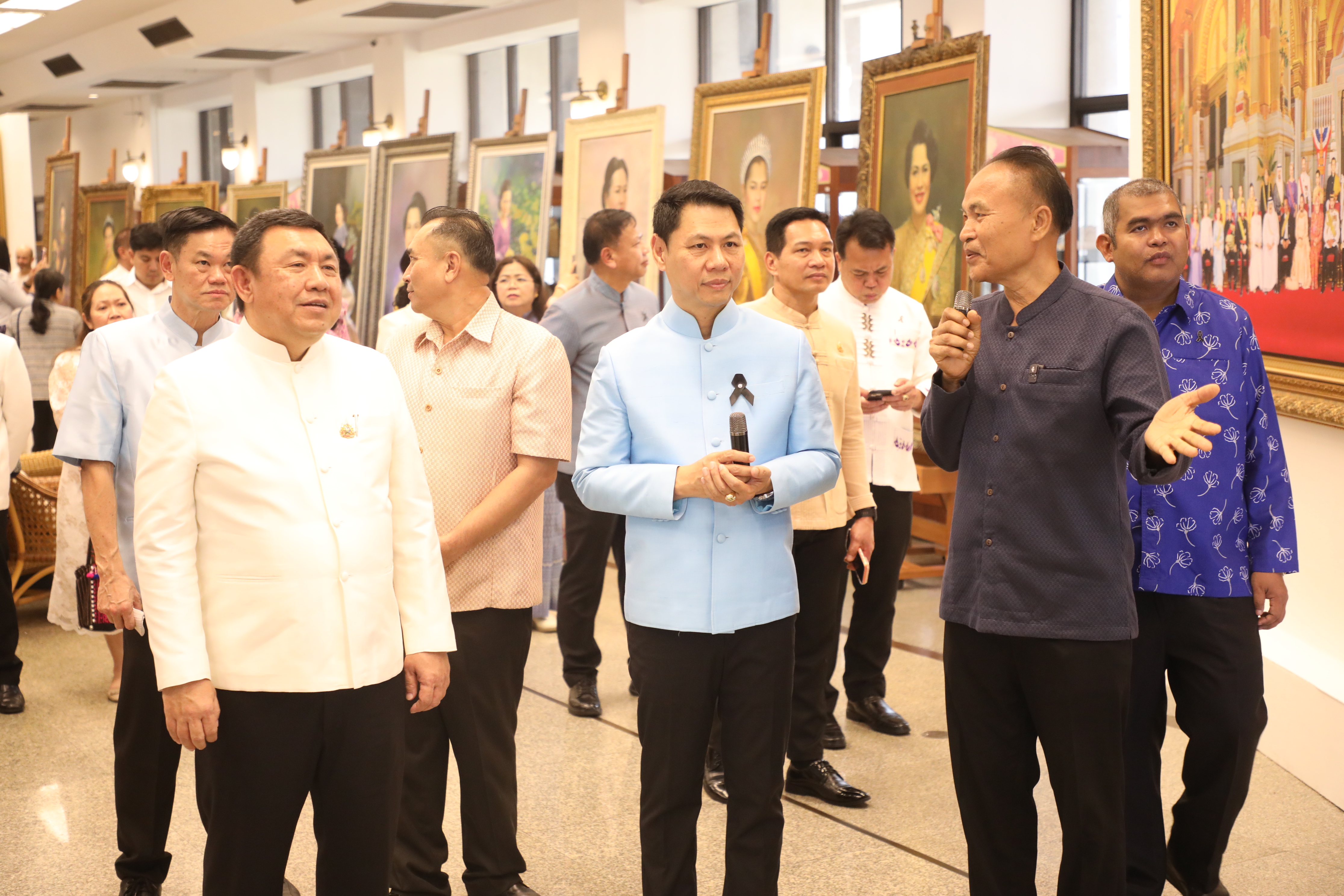 title - มากกว่าความรักระหว่างคู่ครอง คือความรักต่อปวงชน ส.ป.ก. จัดงาน “รักแห่งศิลป์ รักแห่งแผ่นดิน” พลังแห่งศิลปะที่เชื่อมโยงสถาบันและประชาชน